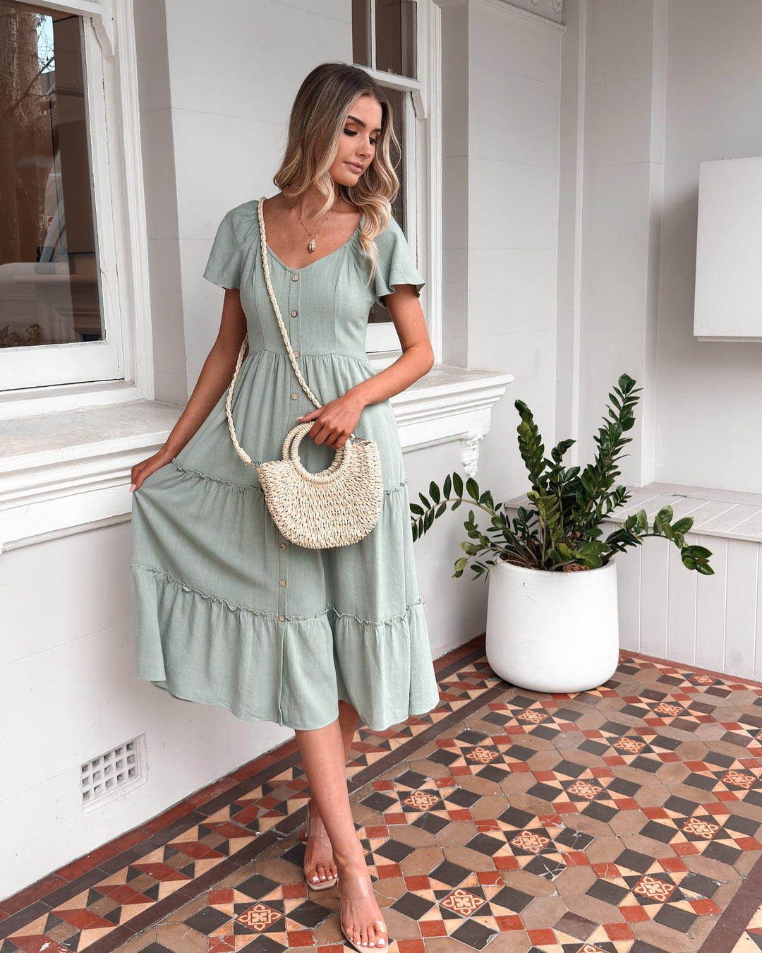 Midi Lengte | Jurk | Salie | V-Hals | Ruches Rok | Elastische Schouders | Relaxte Pasvorm