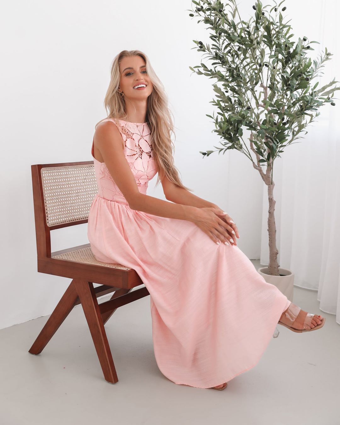 Dames | Contessa Jurk | Mouwloos | Bootnek | Kant Lijfje | Maxi Lengte