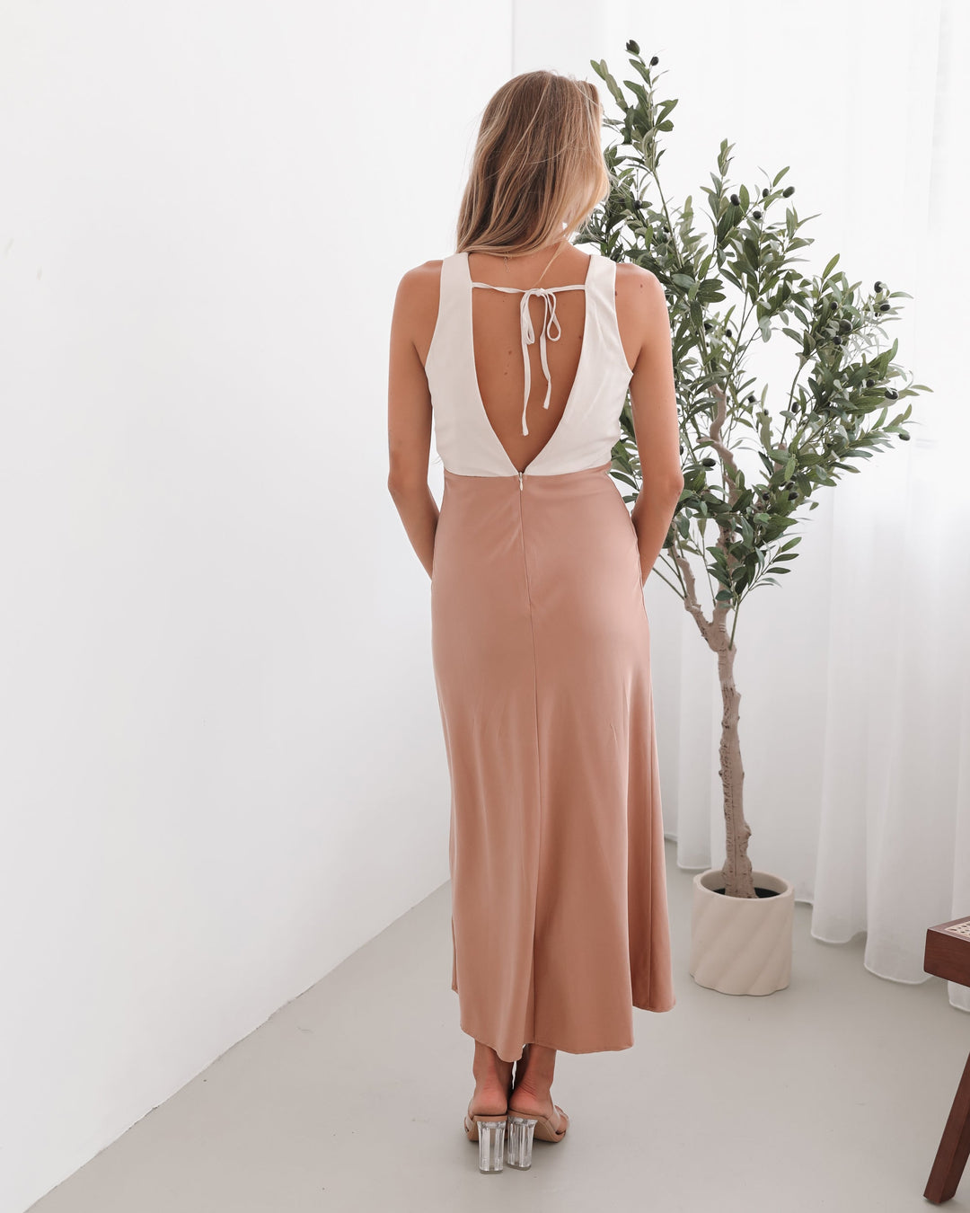 Dames | Fiorenza Jurk | Lage V-hals | Fit-to-Flare | Midaxi Lengte