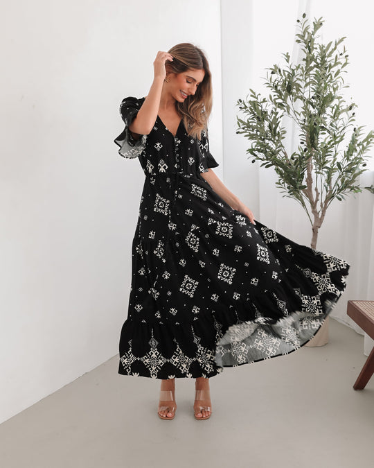 Dames | Ortensia Jurk | Zwart Print | V-Hals | Korte Flodder Mouwen | Midi Lengte